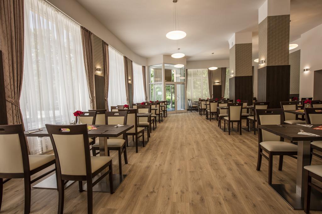 Hotel Bellevue Tlapak Poděbrady Esterno foto
