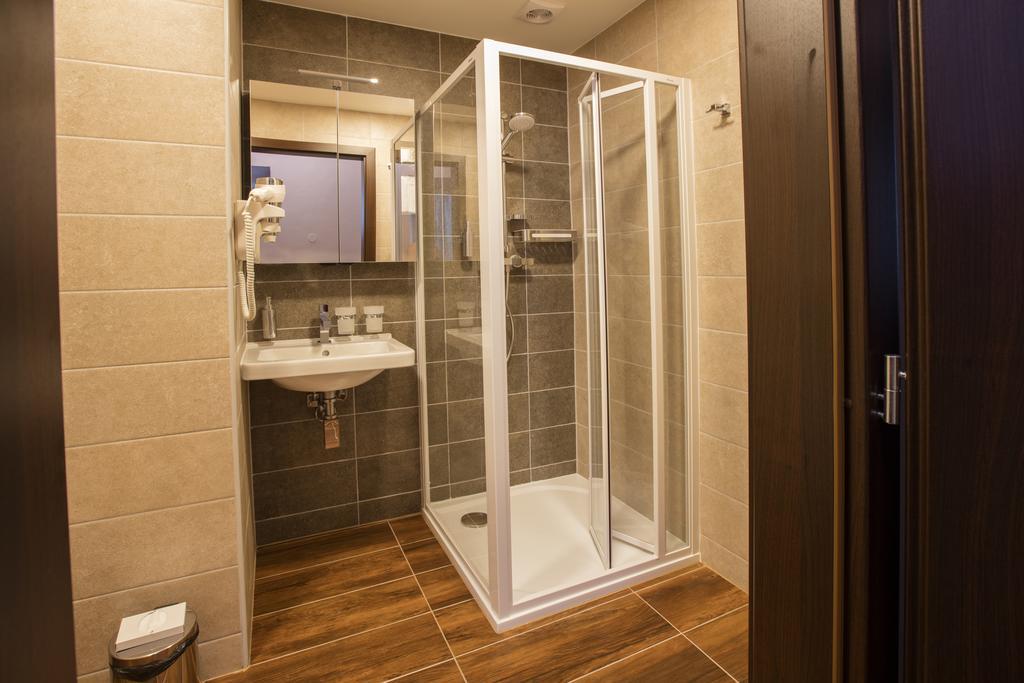 Hotel Bellevue Tlapak Poděbrady Esterno foto