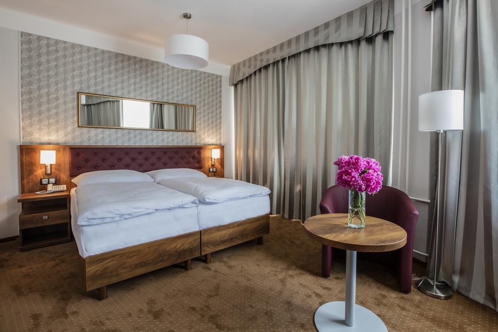 Hotel Bellevue Tlapak Poděbrady Esterno foto