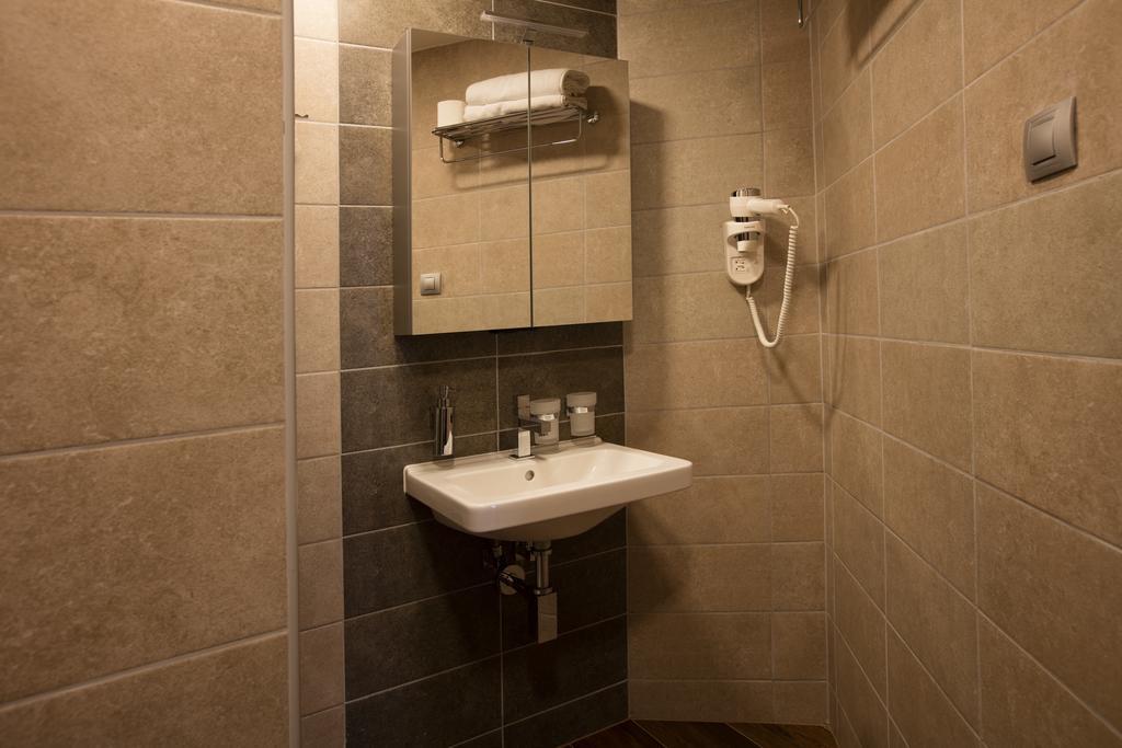 Hotel Bellevue Tlapak Poděbrady Esterno foto