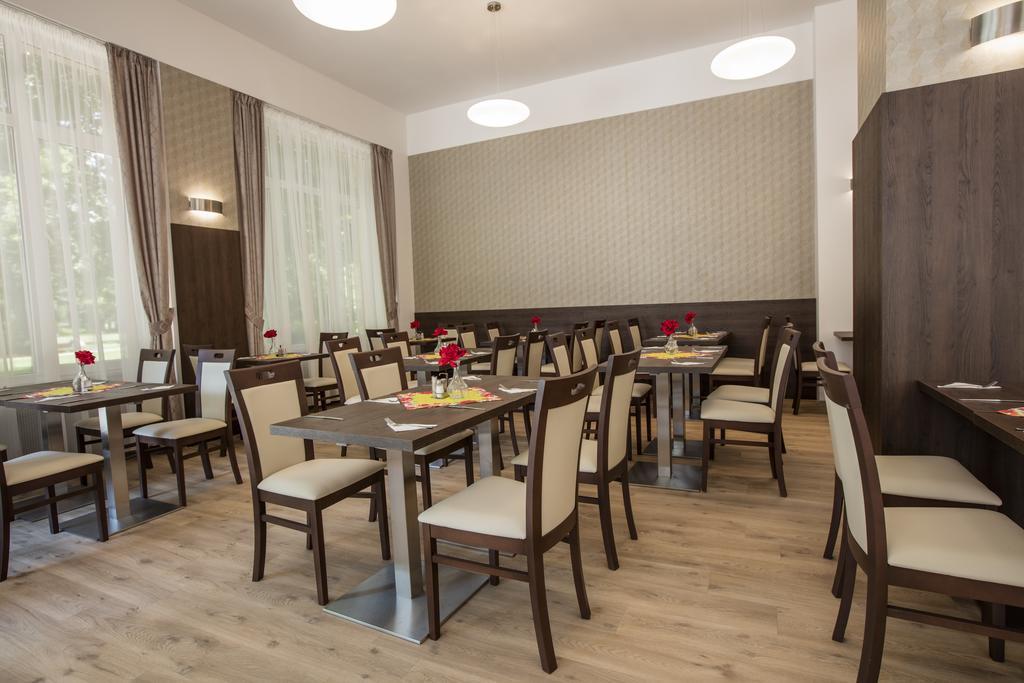 Hotel Bellevue Tlapak Poděbrady Esterno foto