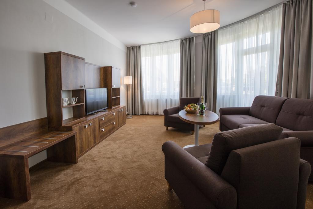 Hotel Bellevue Tlapak Poděbrady Esterno foto