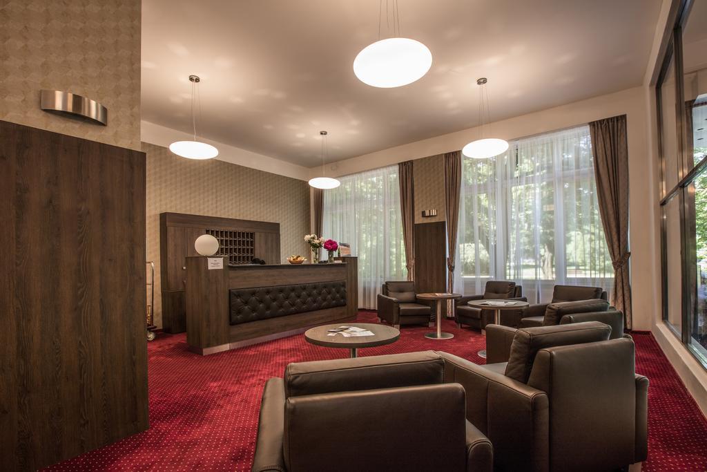 Hotel Bellevue Tlapak Poděbrady Esterno foto